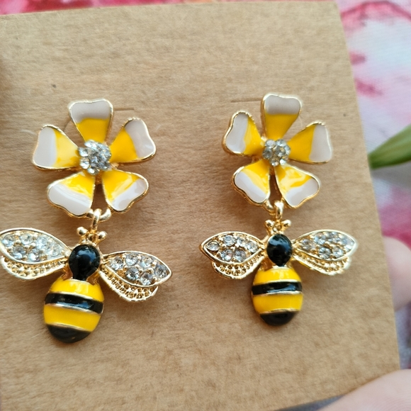 Avangarde Bee Cubic Zirconia Earrings - Picture 11 of 13